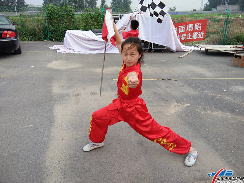 现场参加武术表演的小美女，已经10岁了