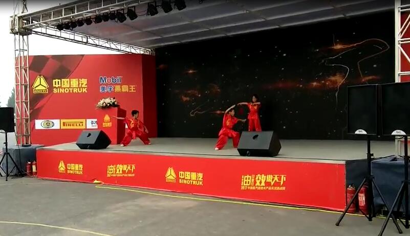 小姑娘巾帼不让须眉，记者有幸刚才先睹为快