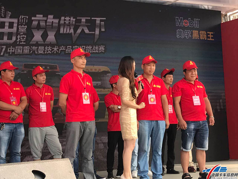 主持人采访进入总决赛的三位选手，三围选手都表示自己还有很大的提升空间。