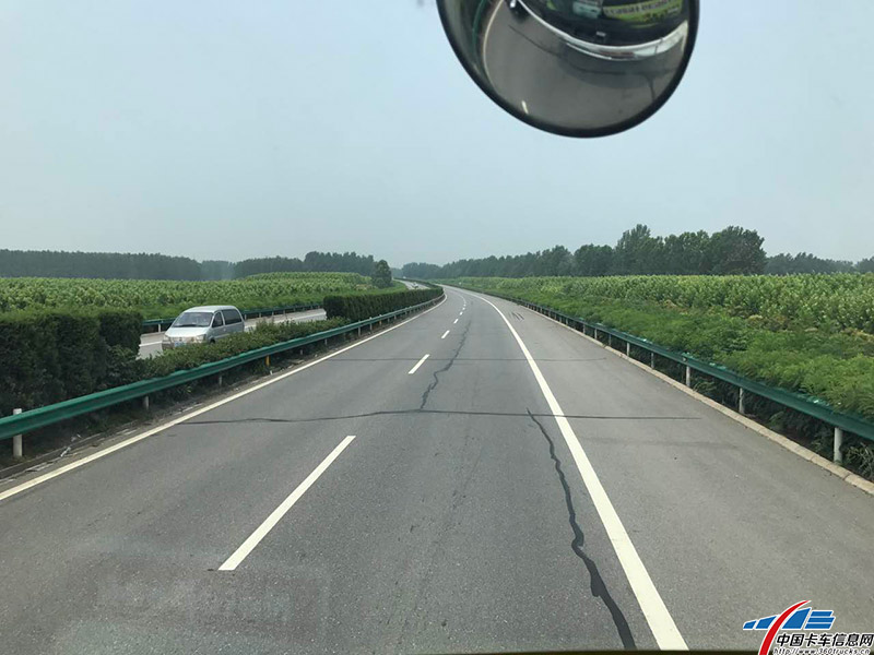 魏师傅平常跑山东日照路线，对于节油方面的小技巧，他表示，提前做好准备很重要。