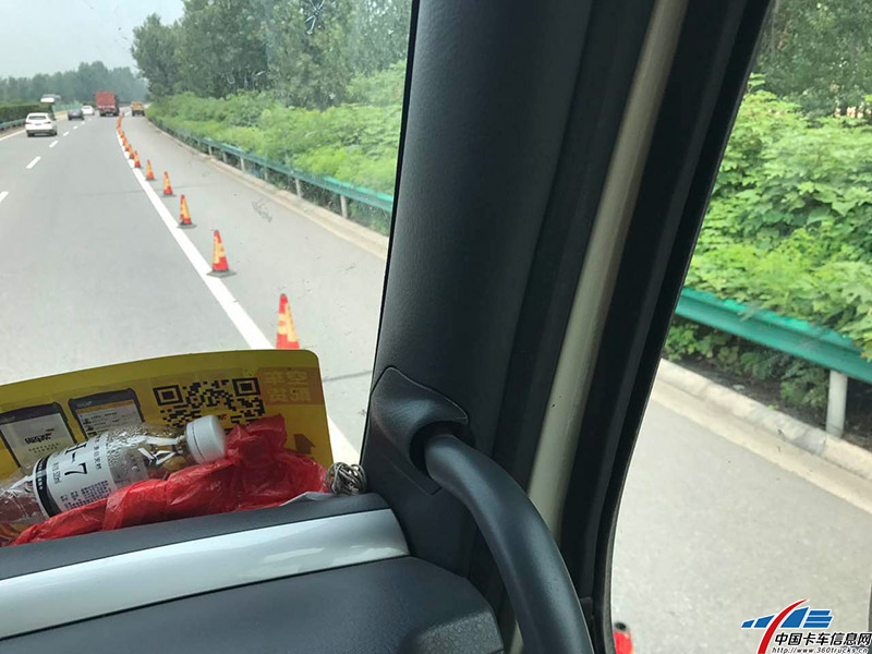 途中，遇到部分路段正在维修。