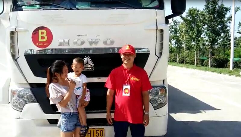 妻子为丈夫加油！