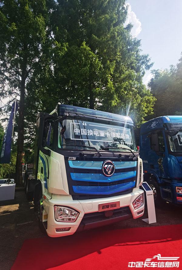 欧曼智蓝6x4282kwh牵引车外观.jpg