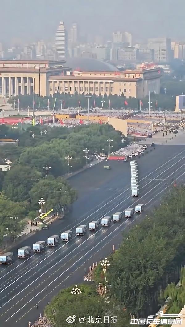 1、比亚迪纯电动环卫车清洁车队率先亮相.jpg